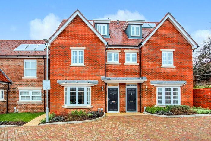 4 Bedroom Semi-Detached House For Sale In Hockbury Crescent, Tunbridge Wells, Kent, TN2