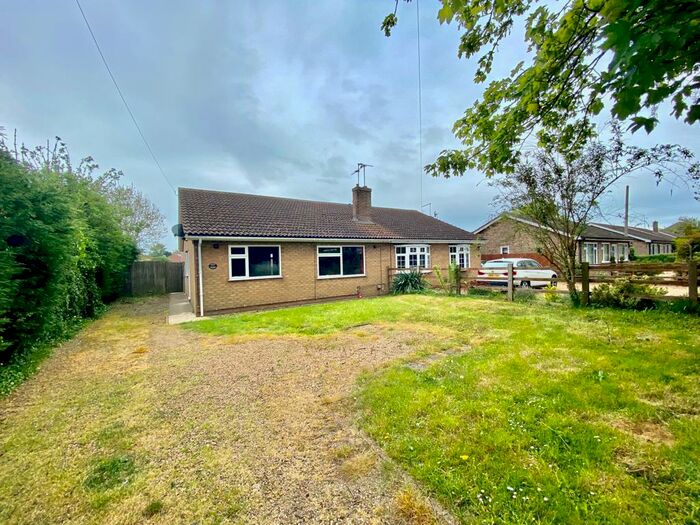 3 Bedroom Semi-Detached Bungalow For Sale In Farrow Road, Whaplode Drove, Spalding, PE12