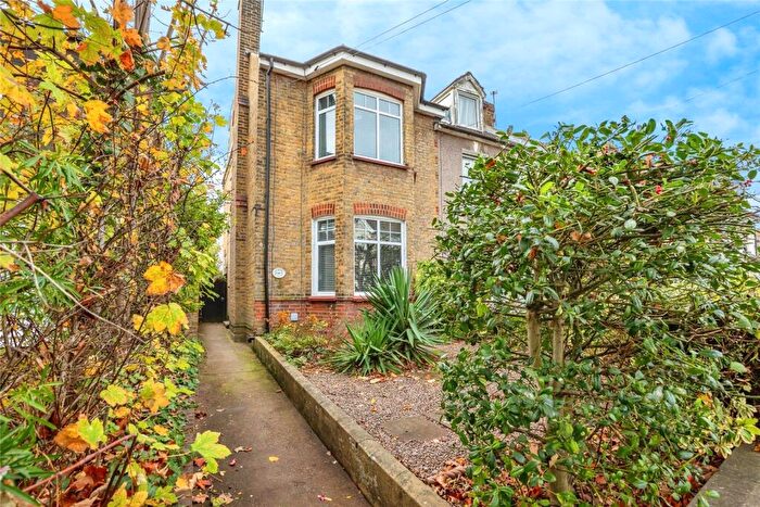 5 Bedroom End Of Terrace House For Sale In Old Road West, Gravesend, Kent, DA11