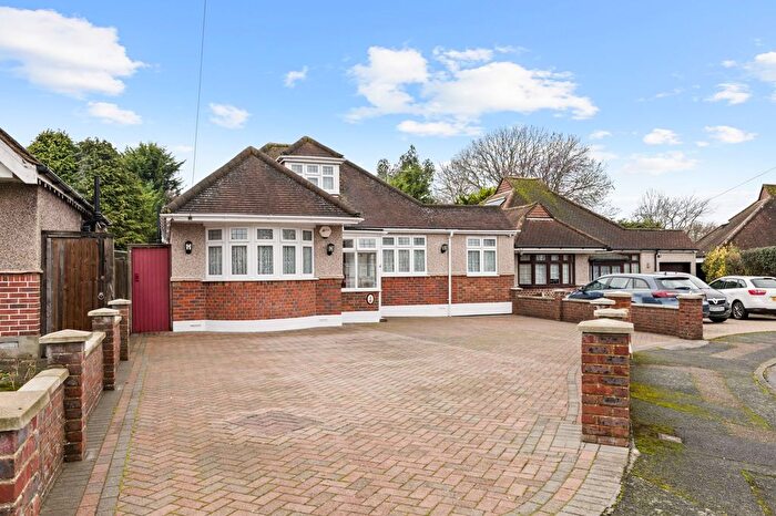 3 Bedroom Detached Bungalow For Sale In Princes Close, South Croydon, CR2