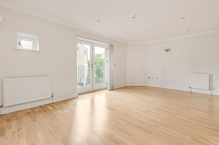 5 Bedroom Terraced House To Rent In Tallow Road, Brentford, TW8