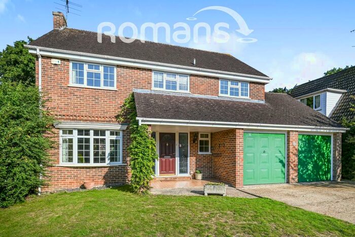 5 Bedroom Detached House To Rent In Dukes Wood, RG45