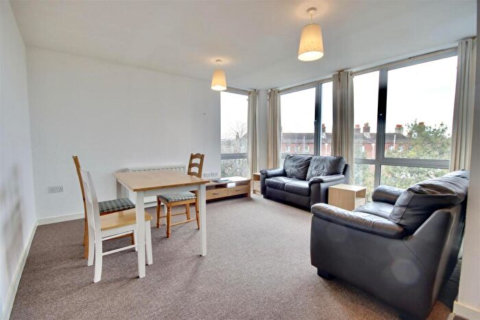2 Bedroom Flat To Rent In Richmond Corner, Bonfire Corner, Portsmouth, PO1
