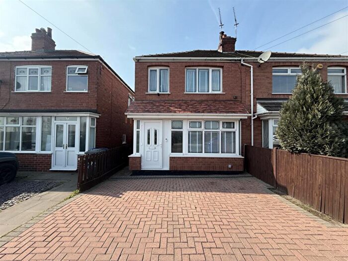 3 Bedroom Semi-Detached House For Sale In Doncaster Lane, Woodlands, Doncaster, DN6