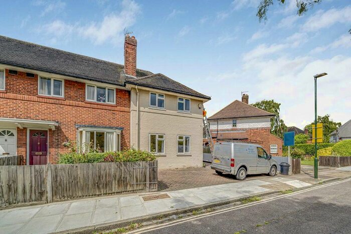 3 Bedroom Property To Rent In Glebe Side, Twickenham, TW1