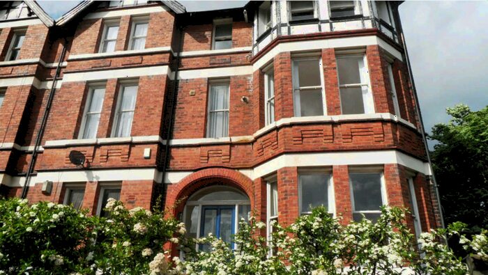 2 Bedroom Flat To Rent In Aigburth Road, Liverpool, L17