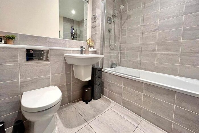 2 Bedroom Flat For Sale In Exchange Close, Aldershot, Hampshire, GU11