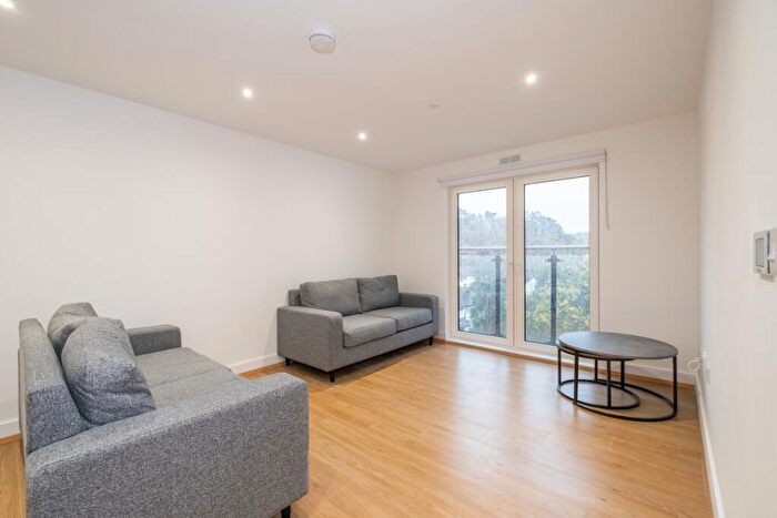 2 Bedroom Apartment To Rent In Well Farm Road Whyteleafe, CR3