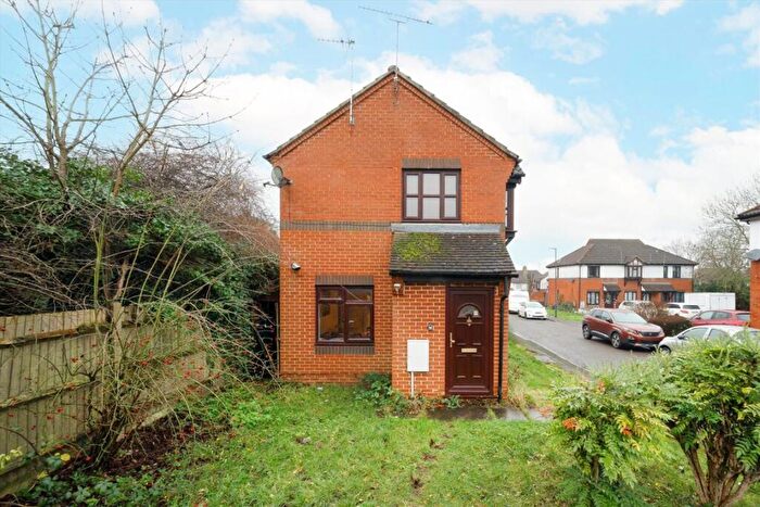 House To Rent In Grovelands Close, Harrow, HA2