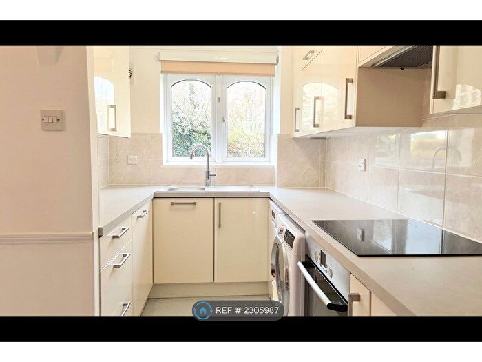 1 Bedroom Flat To Rent In Armoury Road, London, SE8