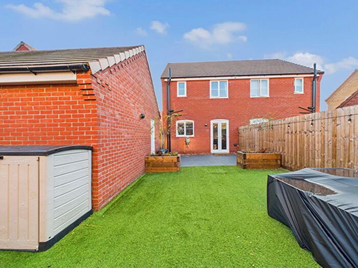 3 Bedroom Semi-Detached House For Sale In Jayne Gardens, Crowland, PE6