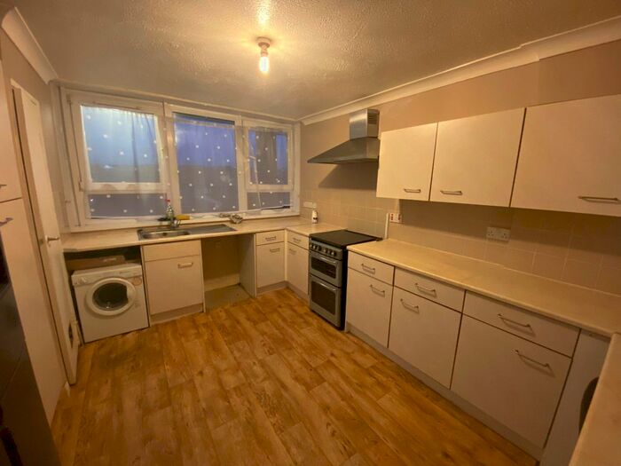 3 Bedroom Maisonette To Rent In Hawthorn Crescent, Cosham, Portsmouth PO6