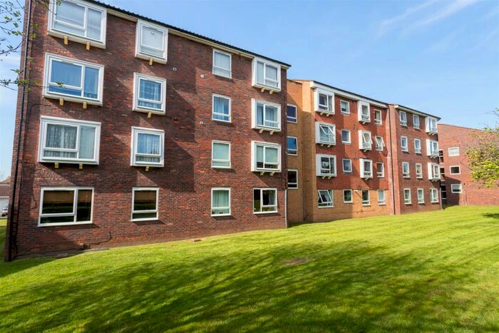 2 Bedroom Apartment To Rent In Station Approach, Cheam, Sutton, SM2