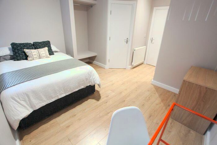 6 Bedroom Flat To Rent In Kempston Street, L3