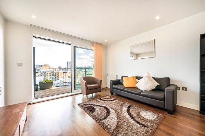 2 Bedroom Flat To Rent In Cornmill House, Wharf Street, London, SE8