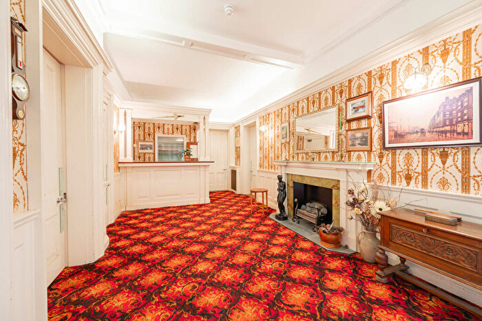3 Bedroom Flat For Sale In Hamilton Gardens, Felixstowe, IP11