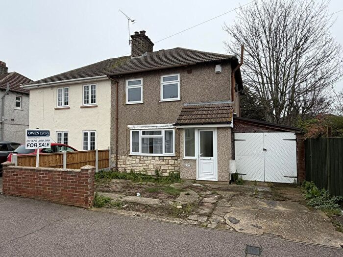 3 Bedroom Semi Detached House For Sale In Lenthall Avenue, Grays, RM17