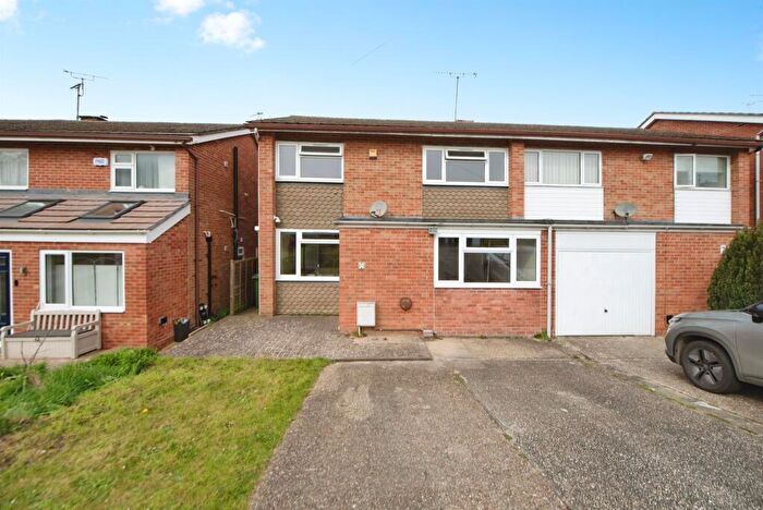 3 Bedroom Semi Detached House For Sale In Greenlea Close, Waterlooville, PO7