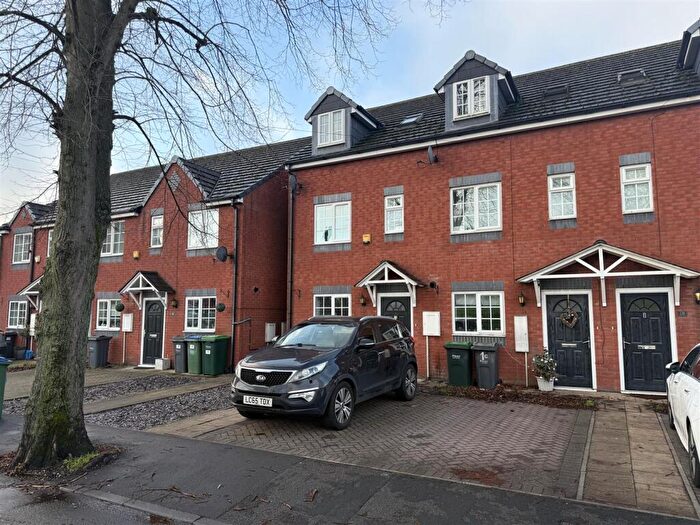 4 Bedroom Town House For Sale In Sydney Road, Cradley Heath, B64