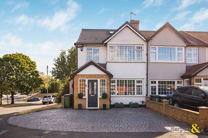 4 Bedroom Terraced House For Sale In Park Mead, Sidcup, DA15
