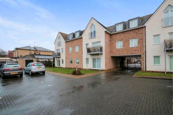 1 Bedroom Flat To Rent In Crossbrook Street Cheshunt, Waltham Cross, EN8