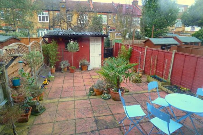 2 Bedroom Flat To Rent In Leyborne Avenue, Ealing W13