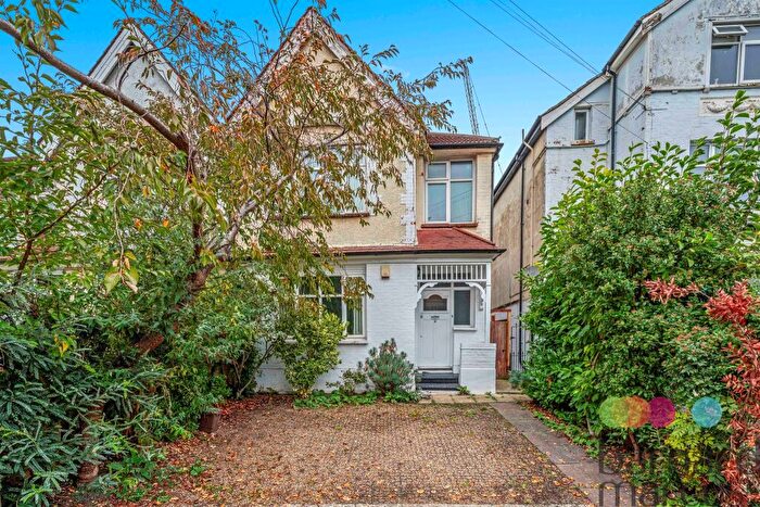 3 Bedroom Semi-Detached House For Sale In The Limes Avenue, London, N11