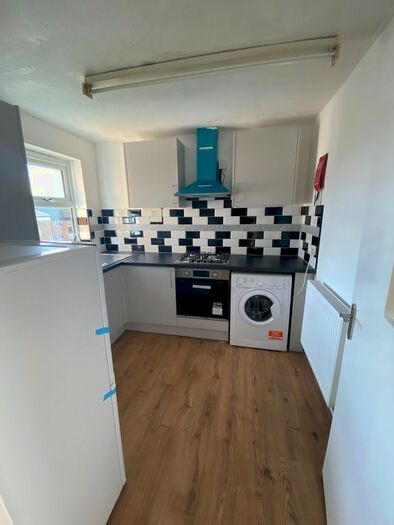 1 Bedroom Flat To Rent In Whitchurch Avenue, Edgware, HA8