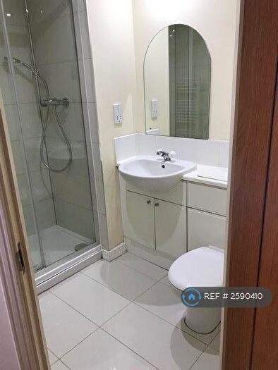 3 Bedroom Flat To Rent In Newport, London, E14