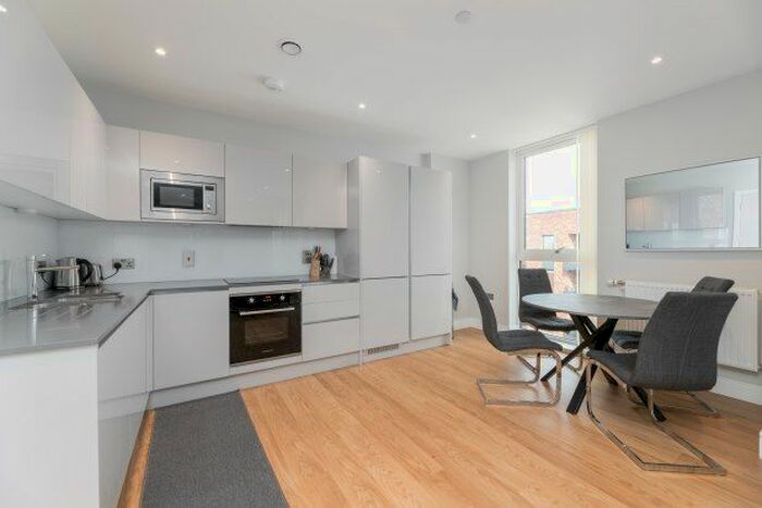 2 Bedroom Flat To Rent In Plough Lane, London, SW17