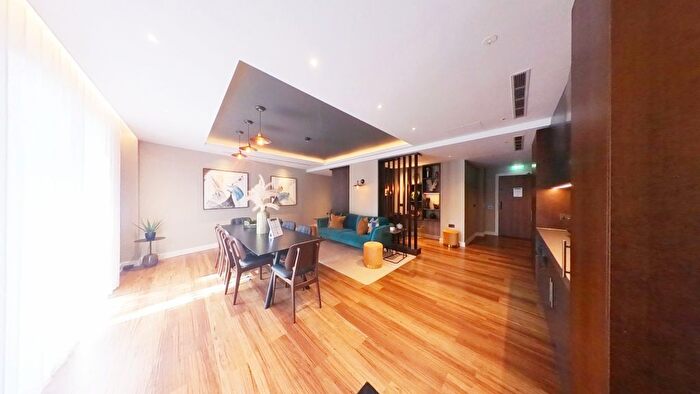2 Bedroom Flat To Rent In Clarendon Court, Barbican, EC1Y