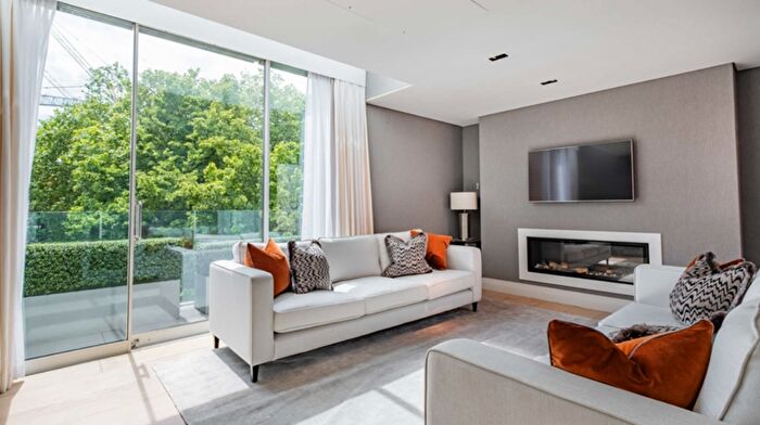 3 Bedroom Flat To Rent In Green Street, London, W1K