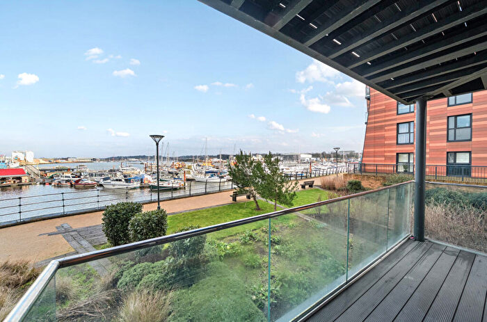 2 Bedroom Flat For Sale In Thomas Blake Avenue, Southampton, Hampshire, SO14