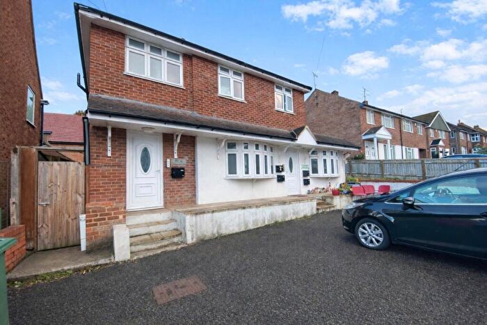 Flat To Rent In Desborough Avenue, HP11