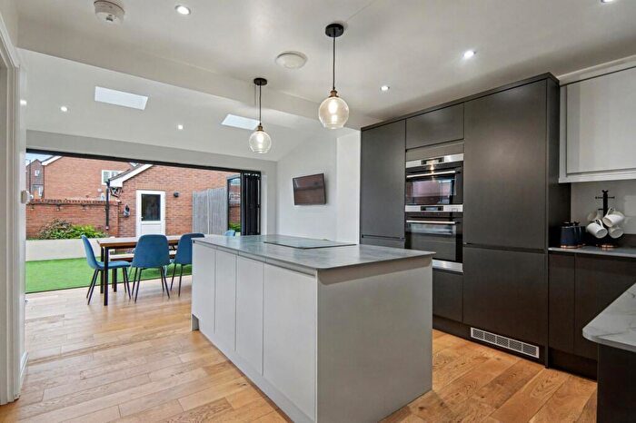 3 Bedroom Detached House For Sale In Pheasant Oak, Coventry, CV4