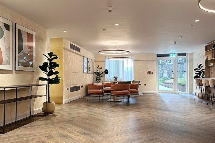 1 Bedroom Apartment To Rent In Ellipse House Eden Place, Royal Eden Docks, E16