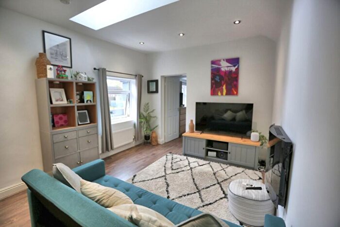 1 Bedroom Flat To Rent In Park Lane, SK12