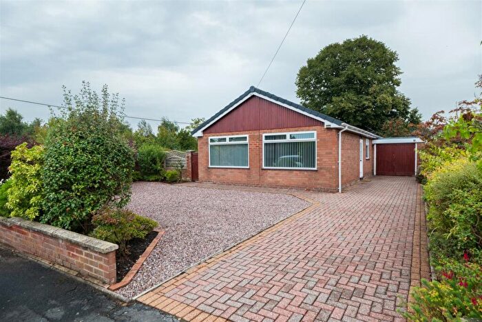 3 Bedroom Detached Bungalow To Rent In Foxhunter Close, Ashton, CH3
