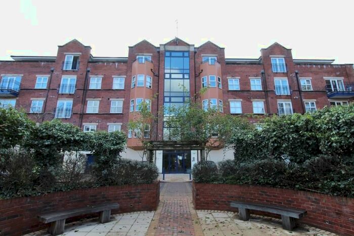 3 Bedroom Flat To Rent In Carisbrooke Road, Far Headingley, Leeds, LS16