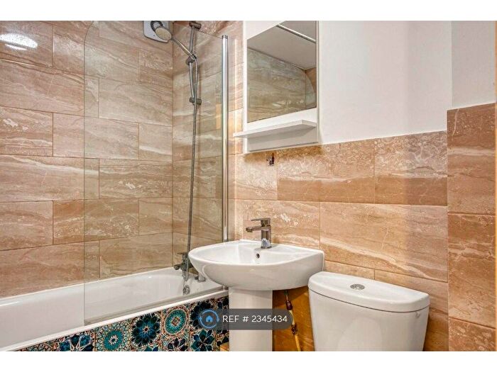 1 Bedroom Flat To Rent In Slade Walk, London, SE17