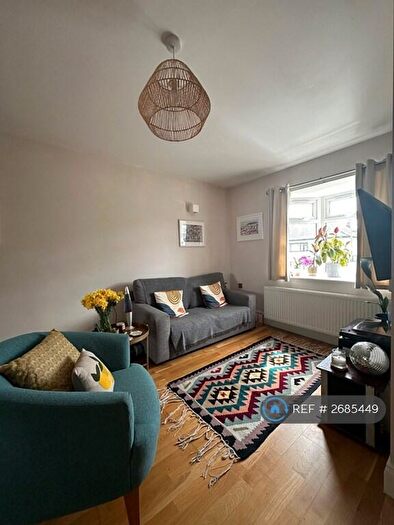 2 Bedroom Flat To Rent In Friern Park, London, N12