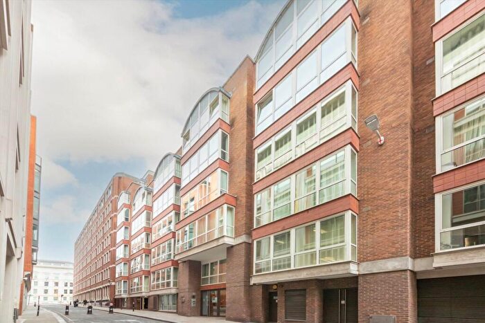 Flat To Rent In Hosier Lane, City Of London, EC1A