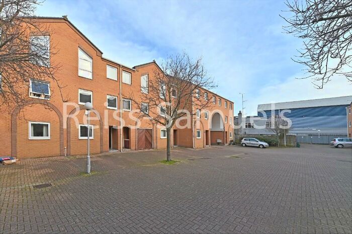 5 Bedroom Town House To Rent In Cyclops Mews, Canary Wharf, London, E14