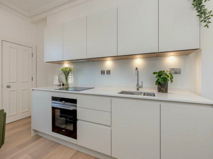 1 Bedroom Flat To Rent In Castle Street, City Centre, Edinburgh, EH2