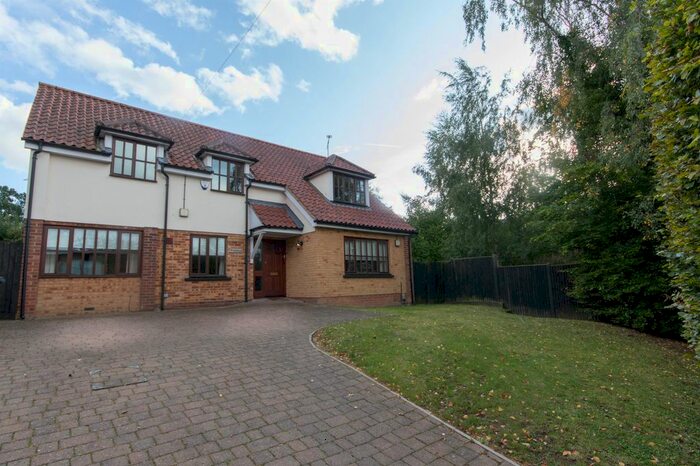 4 Bedroom Detached House To Rent In Windhill Old Road, Bishops Stortford, Herts, CM23