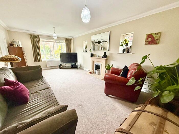 4 Bedroom Detached House For Sale In College Court, Macclesfield, SK11