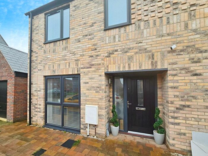 3 Bedroom End Of Terrace House To Rent In Boar Street, Great Wakering, SS3