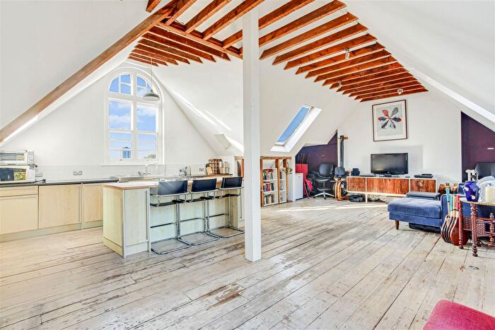 1 Bedroom Flat To Rent In Hoxton Street, London, N1