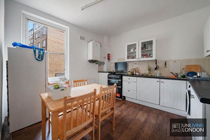3 Bedroom Flat To Rent In Stanhope Street, NW1