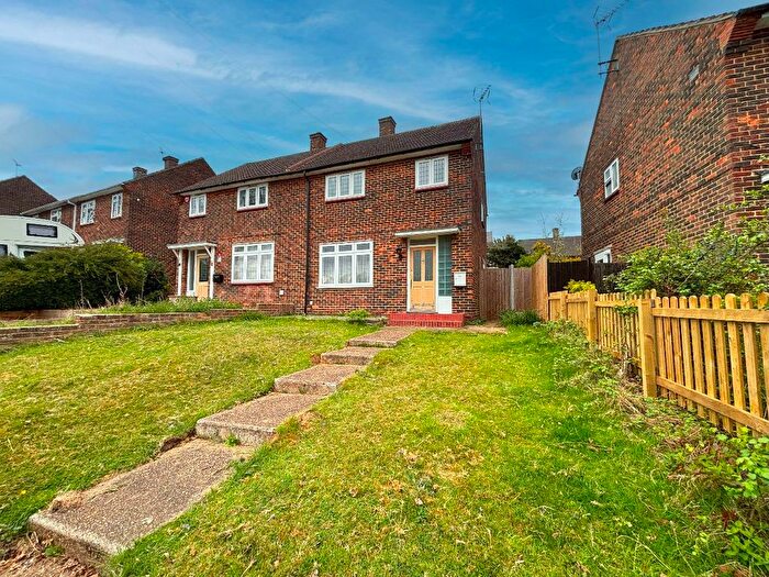 3 Bedroom Semi-Detached House To Rent In Chudleigh Road, Romford, RM3